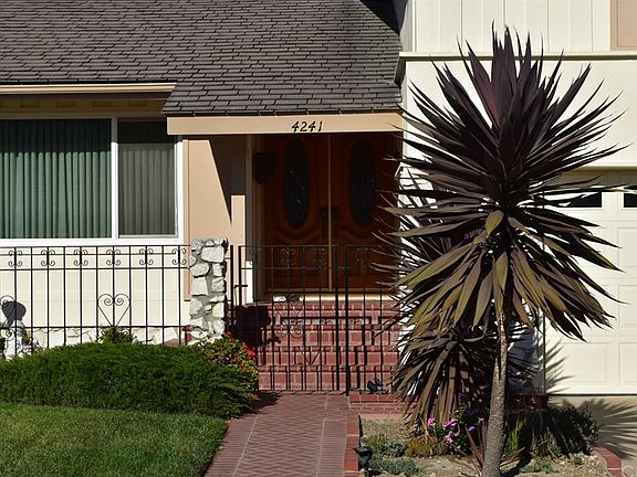 4th image of 4241 Fir Ave