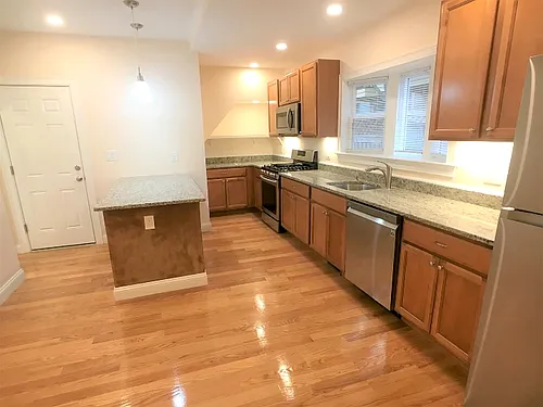 67 Temple St Photo 1
