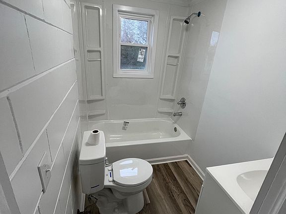5th image of 109 Clyde St #6