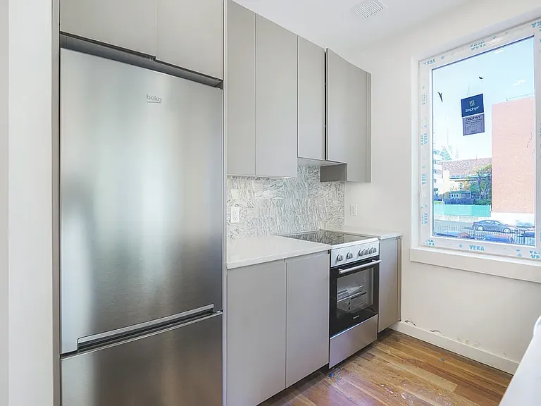 138-25 Barclay Ave #611 — Photo 2
