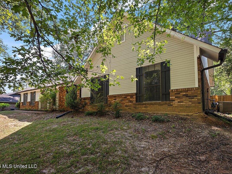 1st image of 703 Parker Dr