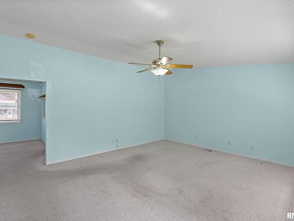 4th image of 820 Park Ln