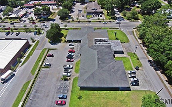 4th image of 703 E Moody Blvd