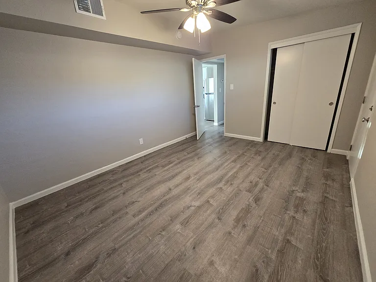 1211 E Kaler Dr — Photo 8