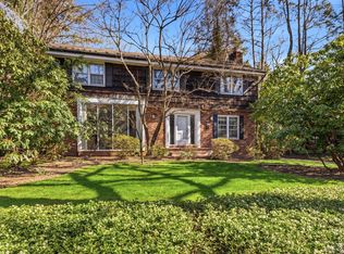 216 Clent Rd, Great Neck, NY 11021