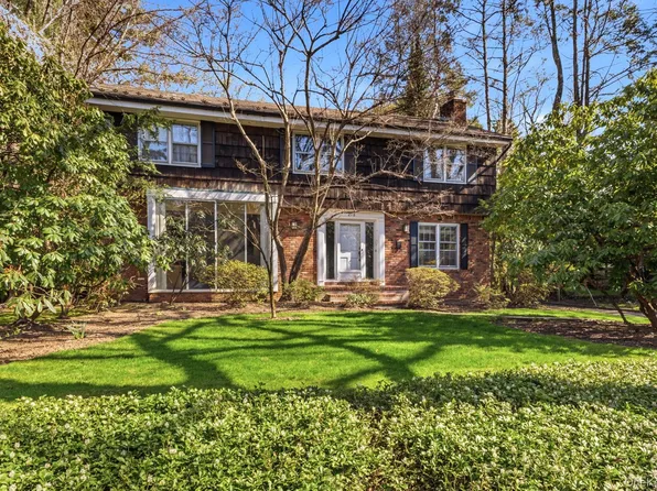 216 Clent Road, Great Neck, NY 11021