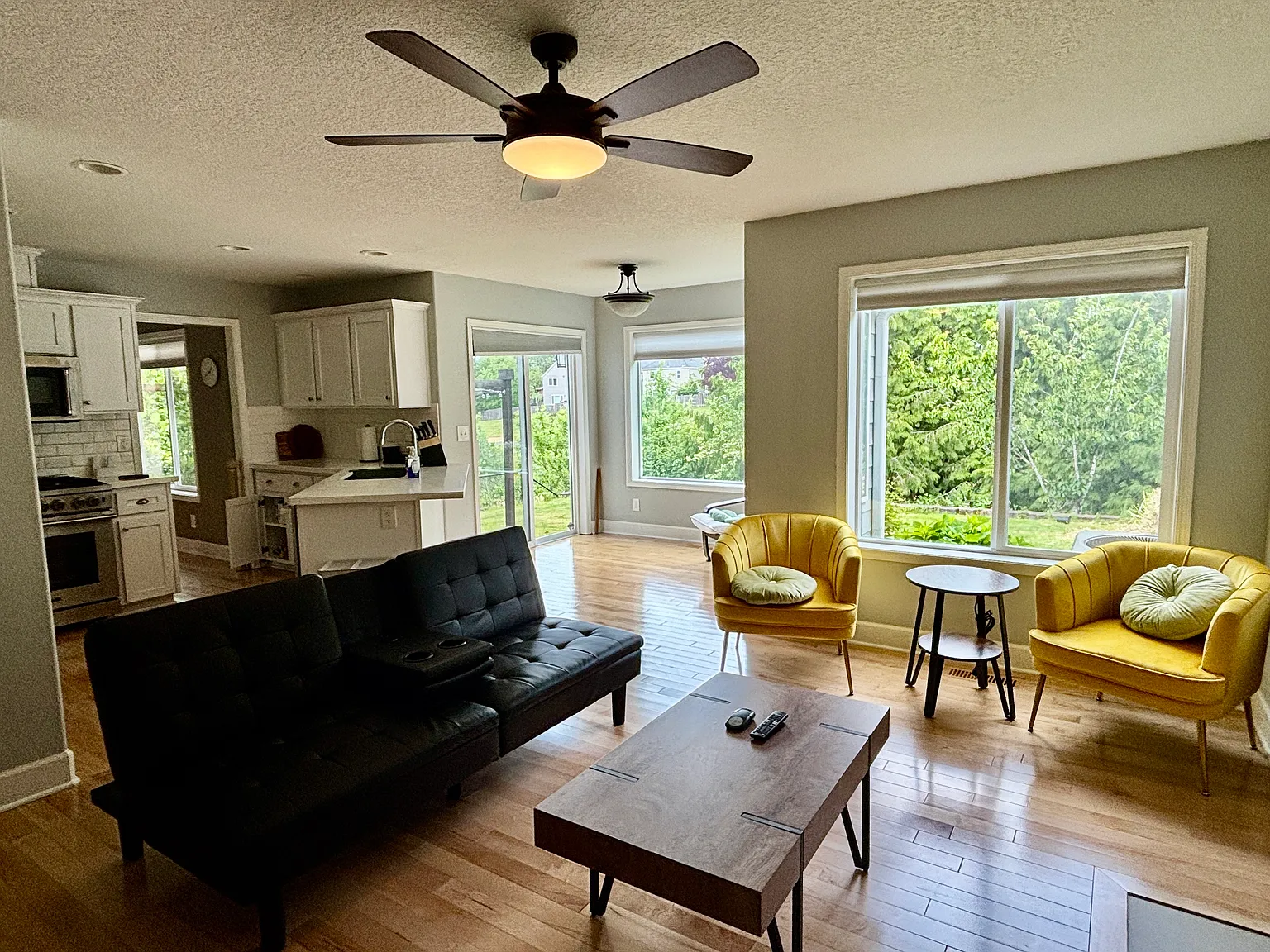 4 bed, 2.5 bath, 1867 sqft, $3,000 — Photo 3