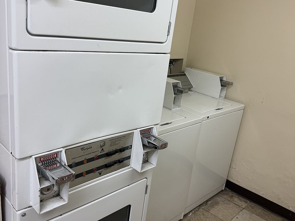 2nd image of 1225 Bunting Ave APT 10