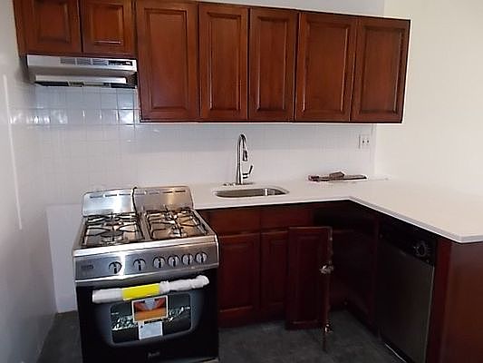 1st image of 465 Park Pl APT 3R