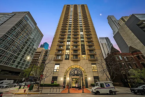70 W Huron St #21B Photo 1
