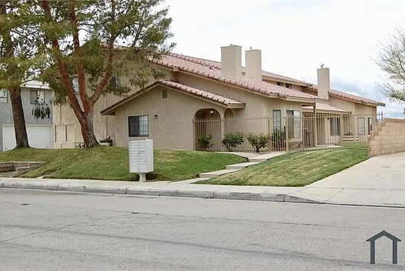 3 bed, 1100 sqft, $2,800 — Photo 2