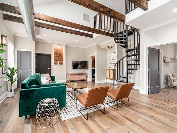 4th image of 280 Pinewood Dr #1