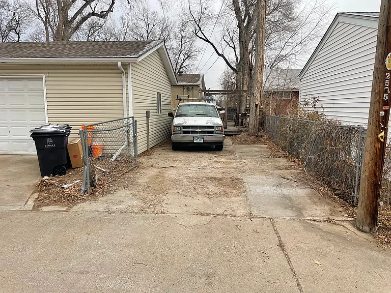 First come first serve shared off-alley parking space (in coordination with other unit tenant)