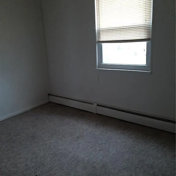 709 Line St #B — Photo 4