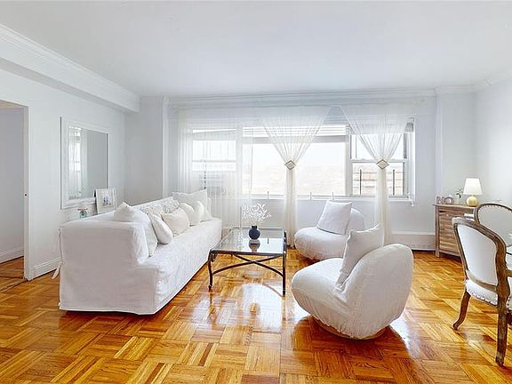 3rd image of 3 Fordham Hill Oval APT 8B
