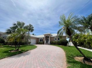 120 9th St E, Tierra Verde, FL 33715