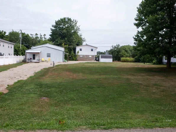 10 E 1st St, The Plains, OH 45780