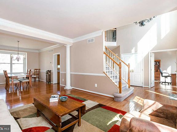 5th image of 827 Dover Court Pl