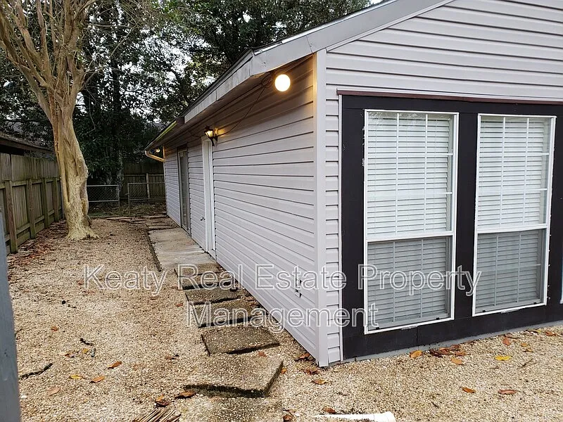 2 bed, 2.0 bath, 1000 sqft, $875 — Photo 2
