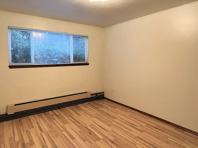 1484 S Columbian Way — Photo 5