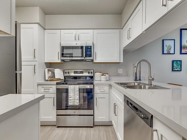 Villa Montana Apartments — Photo 47