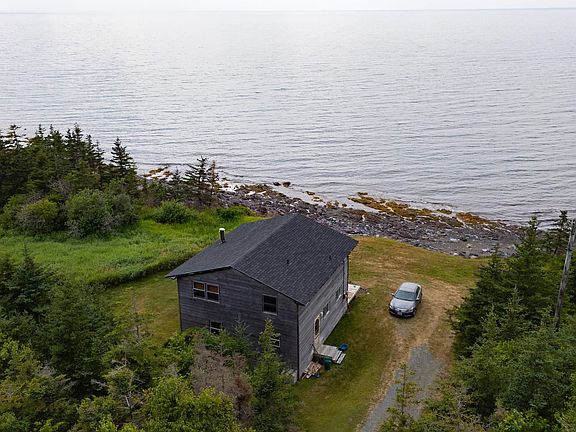 3rd image of 83 Cottage Country Rd