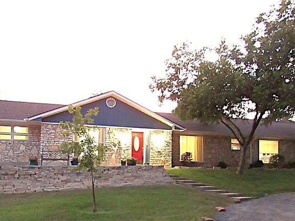 3rd image of 737 Estate Dr