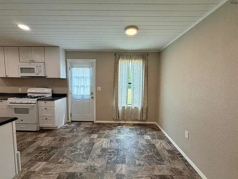 404 N West Ave — Photo 10