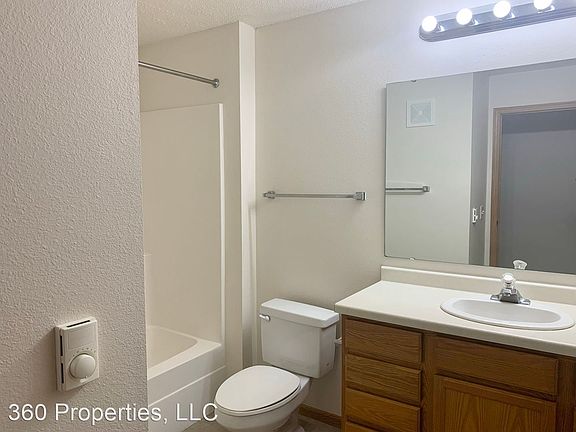 5th image of 4261 33rd Ave S #106