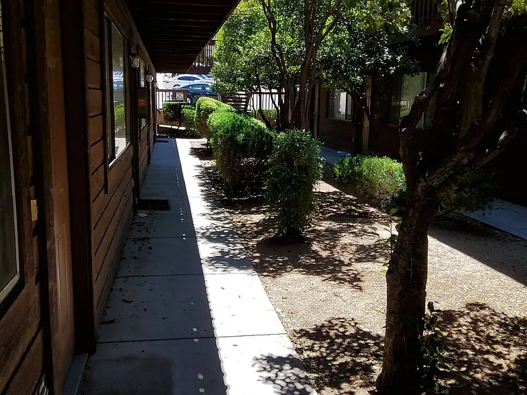 Creekside Apartments — Photo 1
