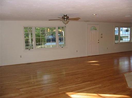 5th image of 155 Lake Dr