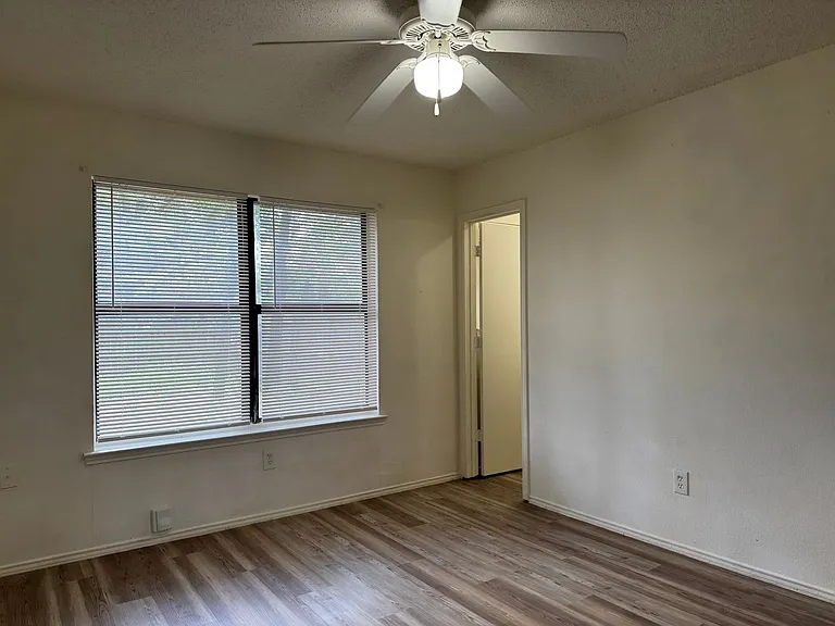 716 Woodland Ct — Photo 6