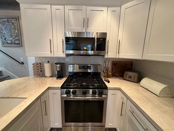 4th image of 8816 Salmon Ave