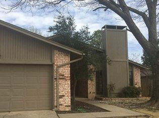 808 N Parkview Cir, Moore, OK 73170