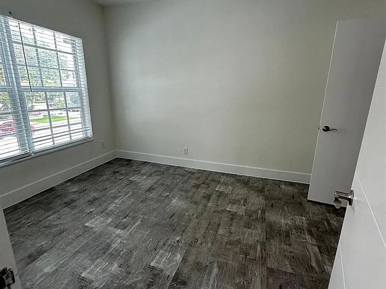 130 Antiquera Ave — Photo 9