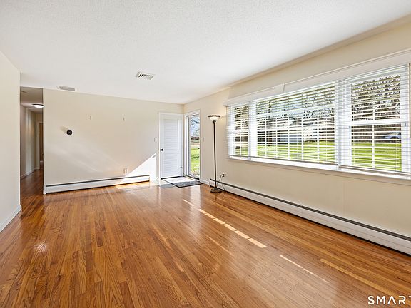 4th image of 825 Farmington Drive
