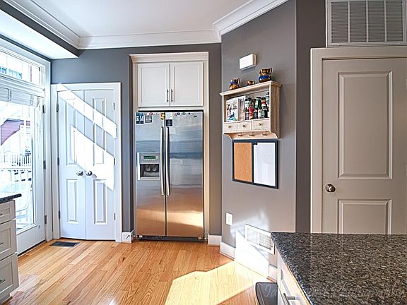 Kitchen (2nd floor)