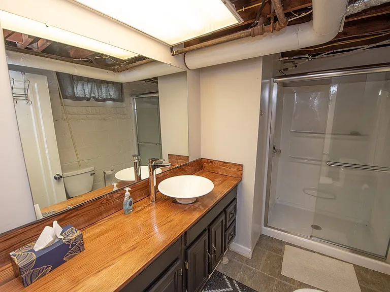 625 Robinson St — Photo 6
