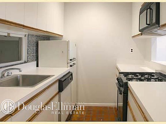 2nd image of 339 E 88th St APT 2R