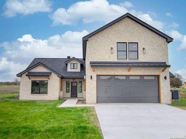 266 Tawny Oak Circle, Bandera, TX 78003
