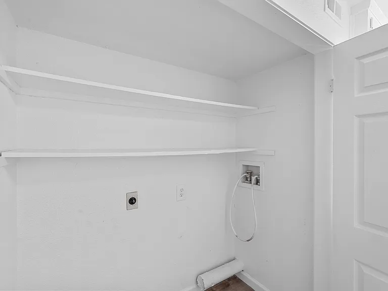 120 E Monterey St #120 — Photo 17