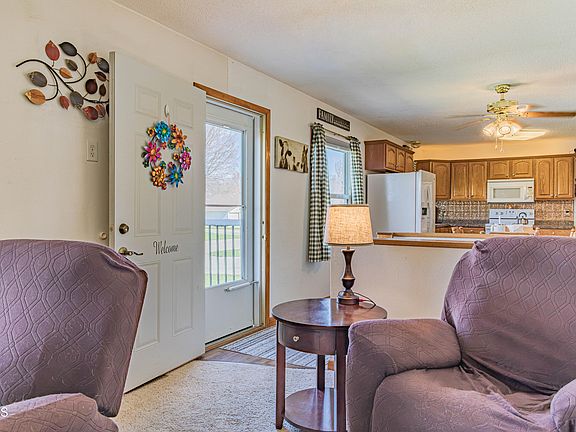 3rd image of 81 Benteen Dr