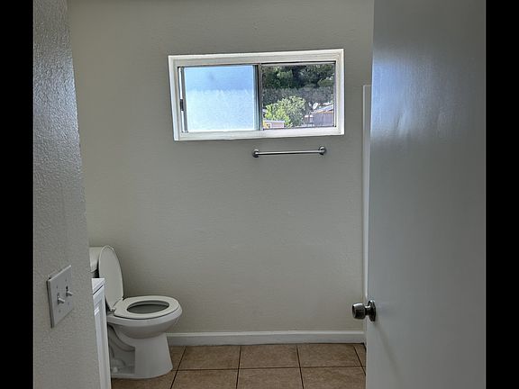 5th image of 1319 Acacia Ave APT 3