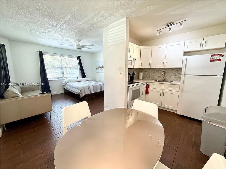 1415 SW 1st St #1 — Photo 4
