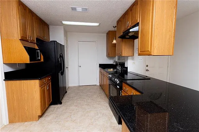 2 bed, 1.5 bath, 1224 sqft, $1,300 — Photo 3