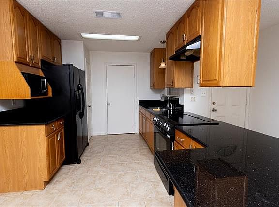3rd image of 153 Southpark Dr