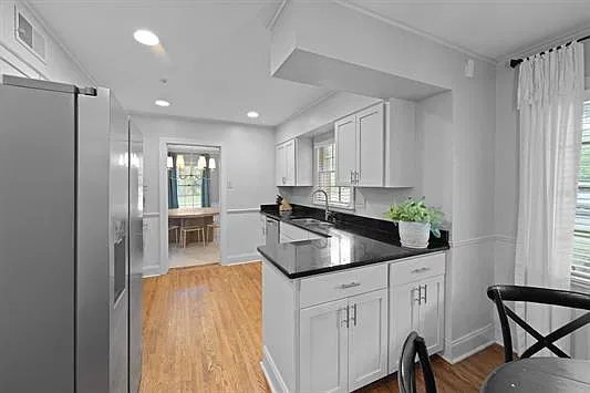 3 bed, 2270 sqft, $2,900 — Photo 4
