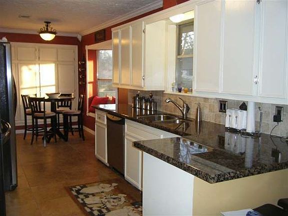4th image of 919 N 31st St
