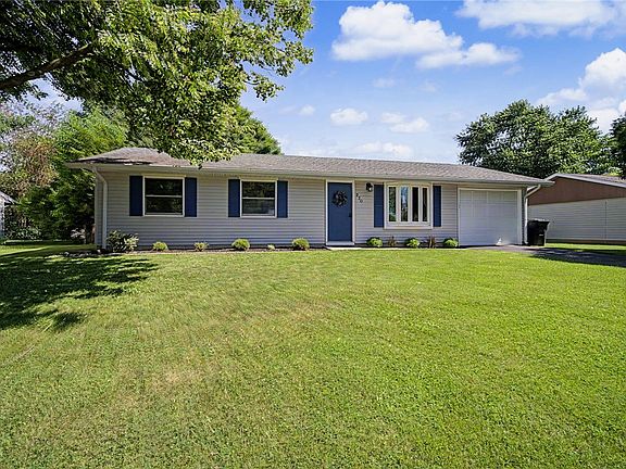 3rd image of 220 Ardmore Dr