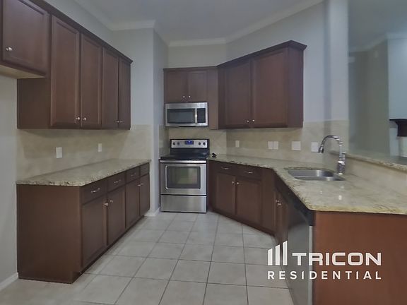 5th image of 1912 Glen Meadow Dr